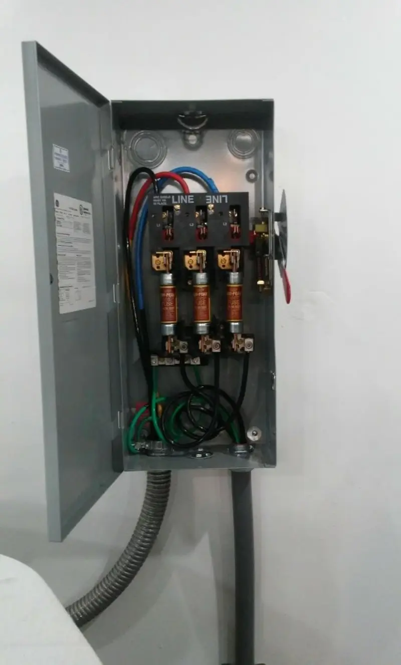 Three-phase disconnect switch installed for Smoke Detector Installation in Lake Jackson